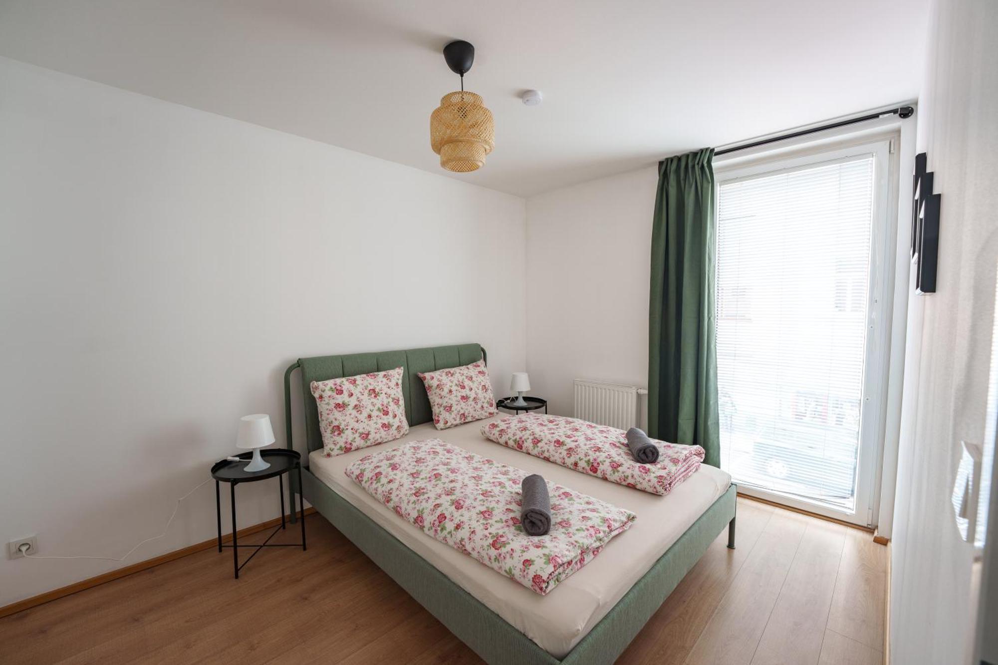 1100 Apartament *