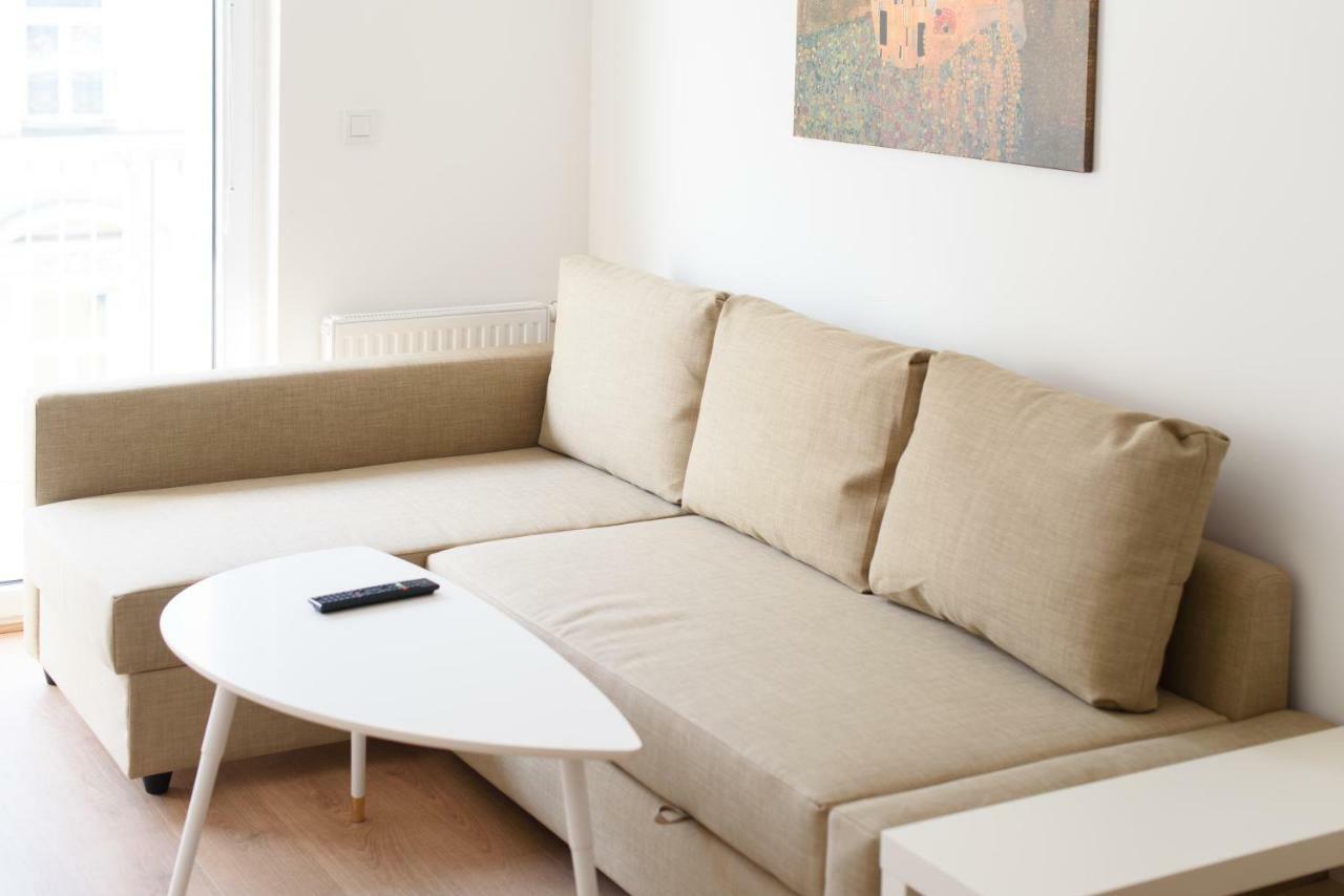 Apartament 1100 *