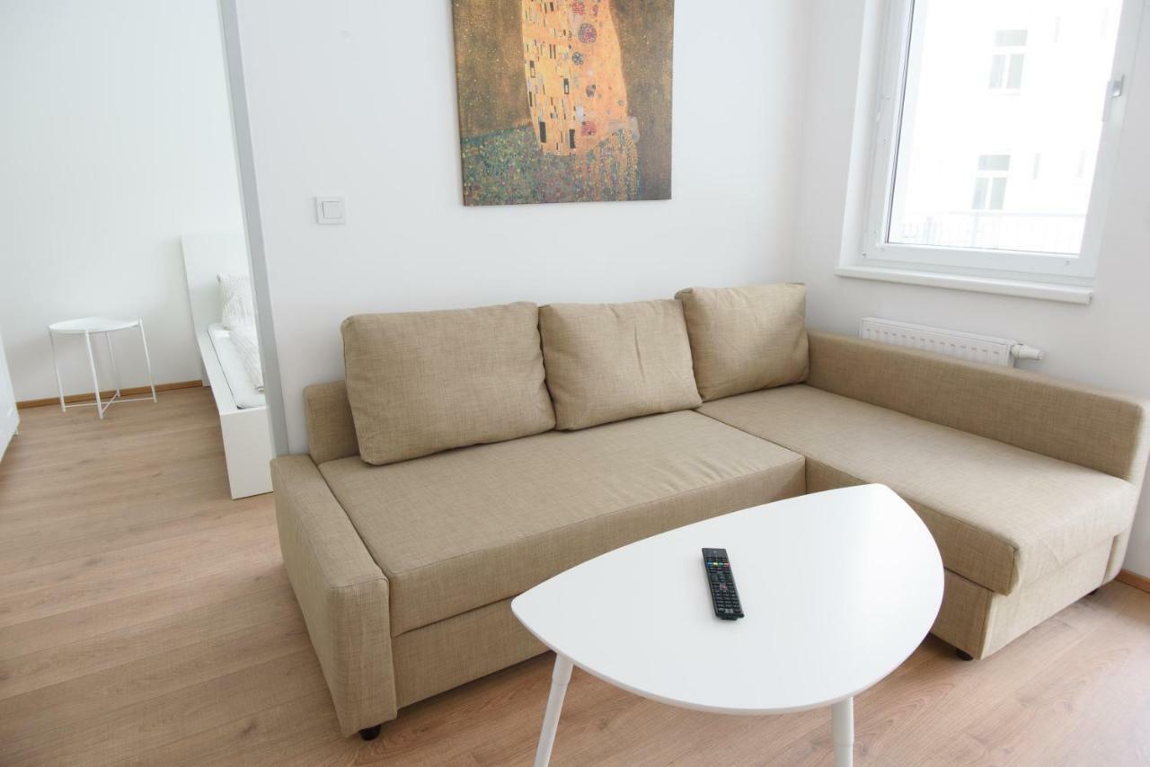 1100 Apartament *